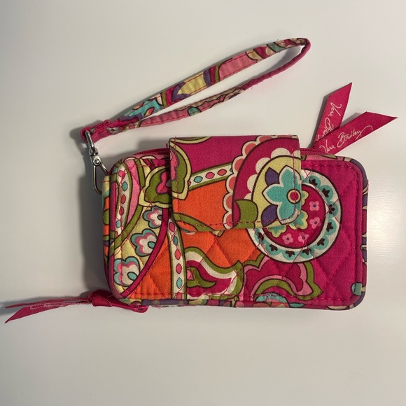 Vera Bradley Smartphone Wristlet in Retired Pink Swirls Pattern - Picture 3 of 4